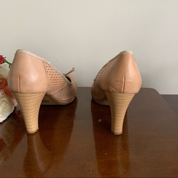 K Studio tan heels with bow size 8 - Picture 4 of 7